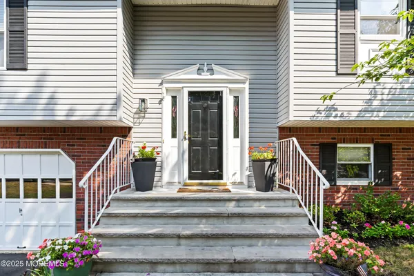 $660,000 | 10 Cove Court, Howell, NJ 07731