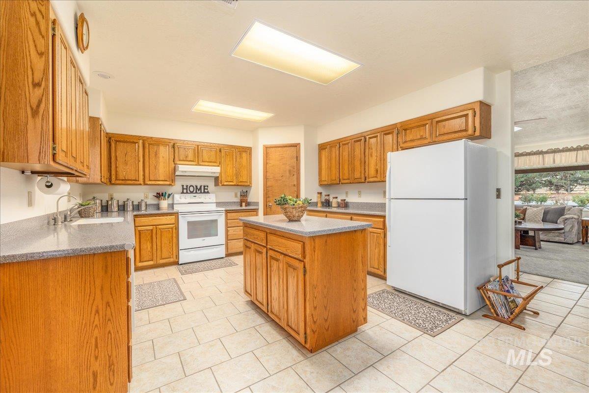 10514 Airpark Loop Road Melba, ID 83641 - Photo 12 of 50