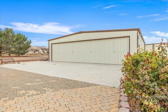 $795,000 | 10514 Airpark Loop Road, Melba, ID 83641