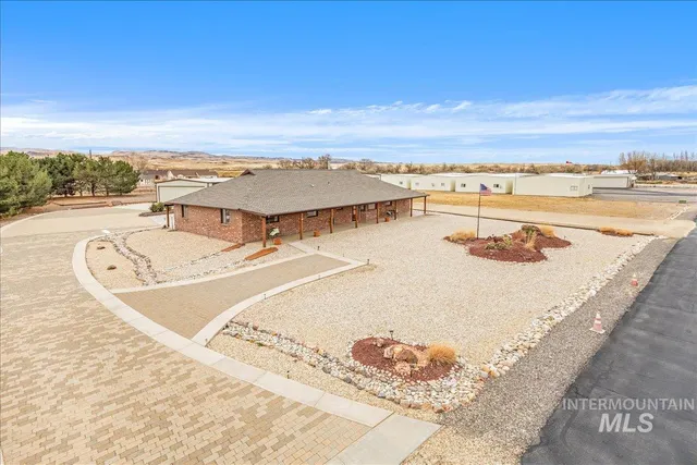 $795,000 | 10514 Airpark Loop Road, Melba, ID 83641
