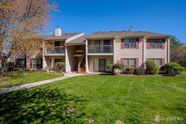 $359,000 | 88 Crabapple Lane, Franklin Park, NJ 08823