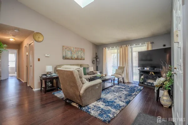 $359,000 | 88 Crabapple Lane, Franklin Park, NJ 08823