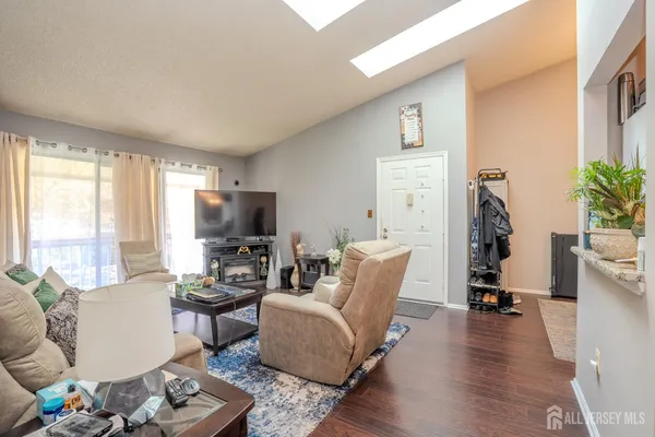 $359,000 | 88 Crabapple Lane, Franklin Park, NJ 08823