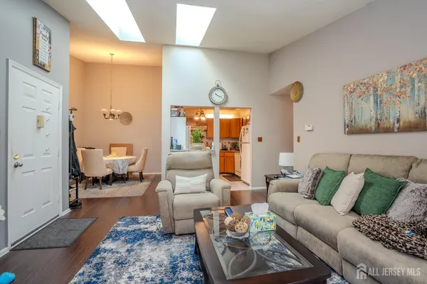 $359,000 | 88 Crabapple Lane, Franklin Park, NJ 08823