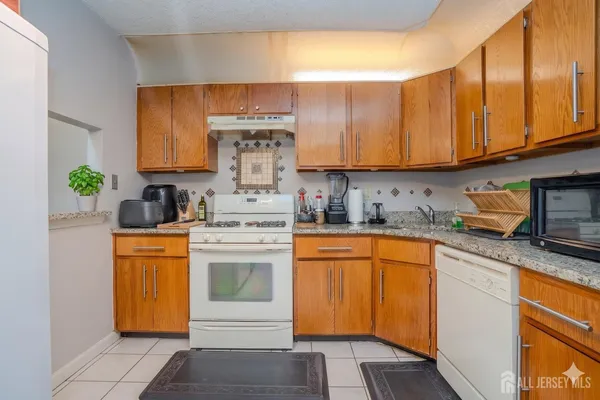 $359,000 | 88 Crabapple Lane, Franklin Park, NJ 08823