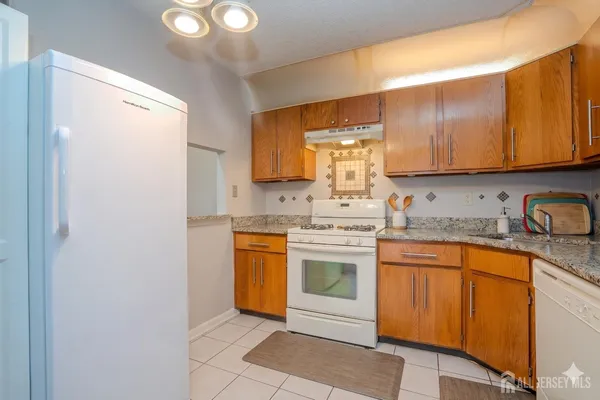 $359,000 | 88 Crabapple Lane, Franklin Park, NJ 08823