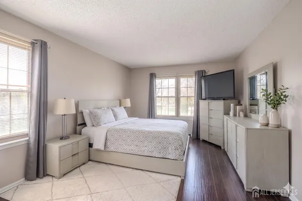 $359,000 | 88 Crabapple Lane, Franklin Park, NJ 08823