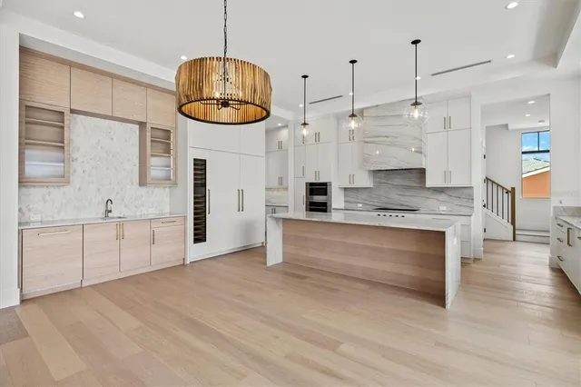 $5,650,000 | 524 Halyard Lane, Longboat Key, FL 34228