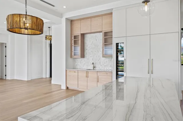 $5,650,000 | 524 Halyard Lane, Longboat Key, FL 34228