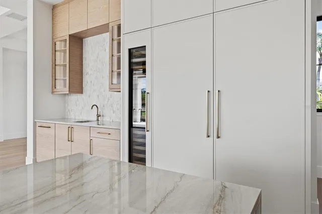 $5,650,000 | 524 Halyard Lane, Longboat Key, FL 34228