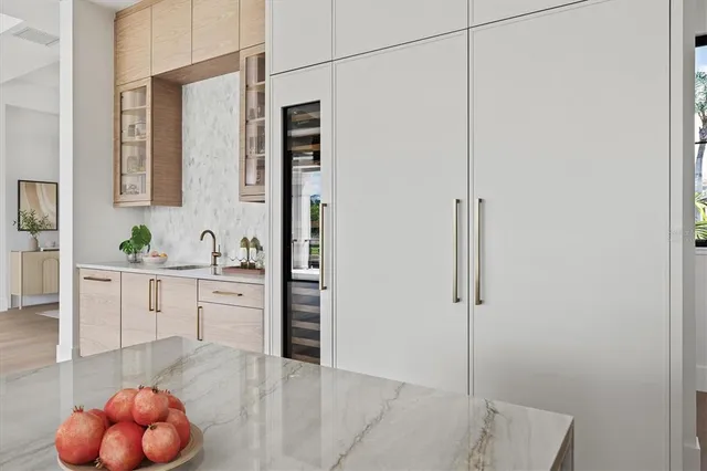 $5,650,000 | 524 Halyard Lane, Longboat Key, FL 34228