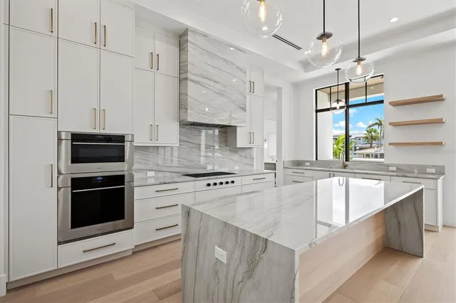 $5,650,000 | 524 Halyard Lane, Longboat Key, FL 34228