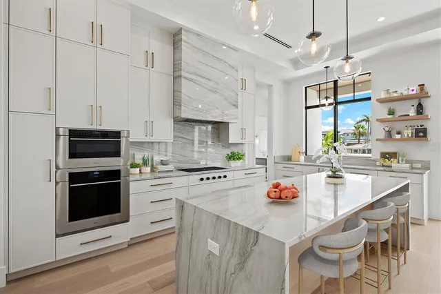 $5,650,000 | 524 Halyard Lane, Longboat Key, FL 34228