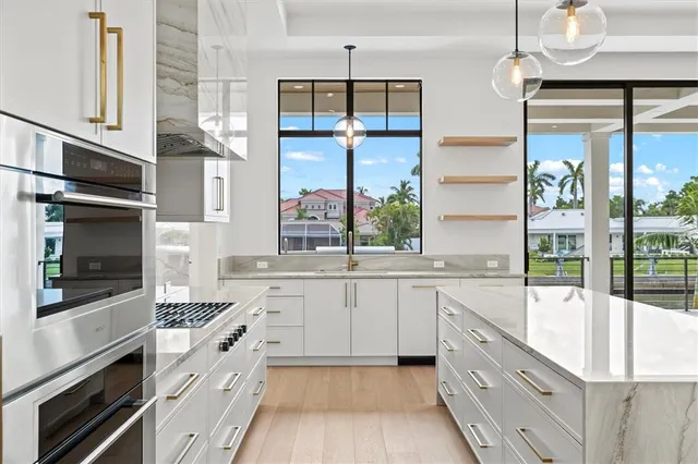 $5,650,000 | 524 Halyard Lane, Longboat Key, FL 34228