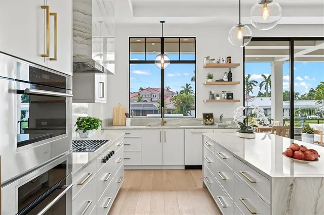 $5,650,000 | 524 Halyard Lane, Longboat Key, FL 34228