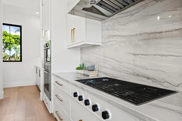 $5,650,000 | 524 Halyard Lane, Longboat Key, FL 34228