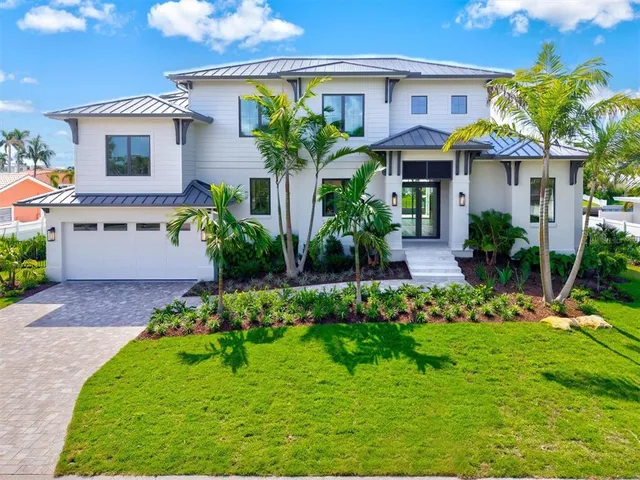 $5,650,000 | 524 Halyard Lane, Longboat Key, FL 34228