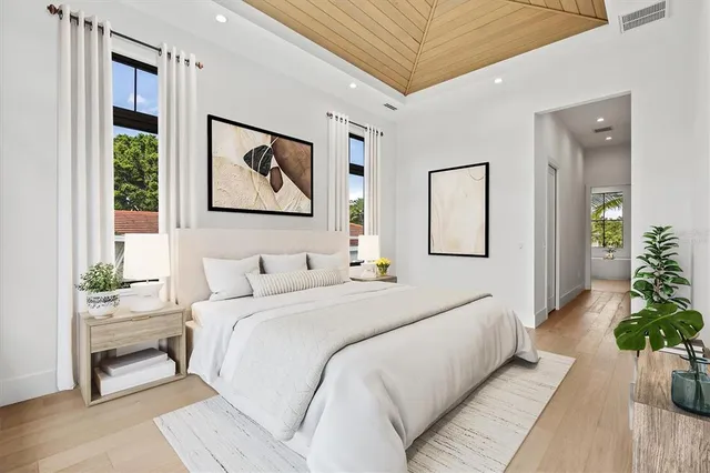 $5,650,000 | 524 Halyard Lane, Longboat Key, FL 34228