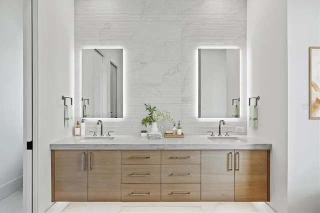 $5,650,000 | 524 Halyard Lane, Longboat Key, FL 34228