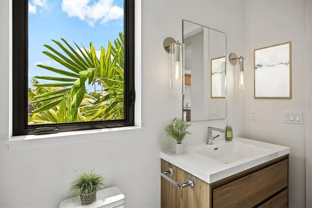 $5,650,000 | 524 Halyard Lane, Longboat Key, FL 34228