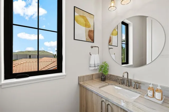 $5,650,000 | 524 Halyard Lane, Longboat Key, FL 34228