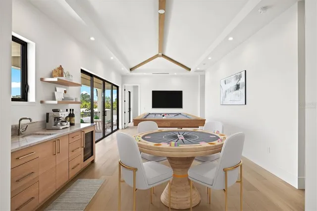 $5,650,000 | 524 Halyard Lane, Longboat Key, FL 34228