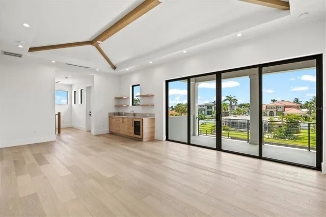 $5,650,000 | 524 Halyard Lane, Longboat Key, FL 34228