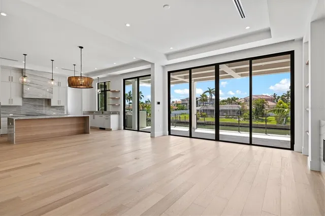 $5,650,000 | 524 Halyard Lane, Longboat Key, FL 34228