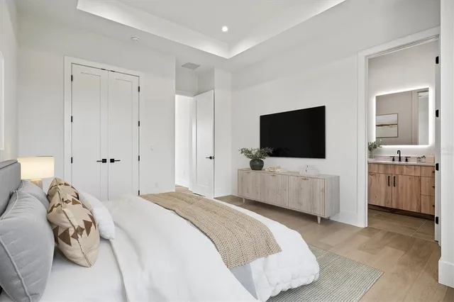 $5,650,000 | 524 Halyard Lane, Longboat Key, FL 34228