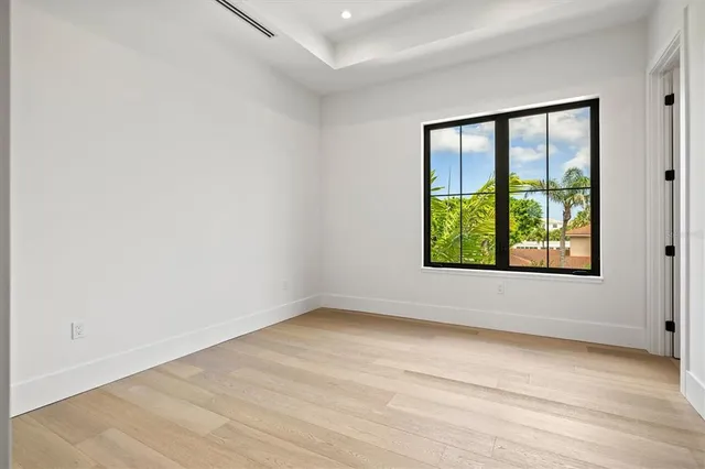 $5,650,000 | 524 Halyard Lane, Longboat Key, FL 34228