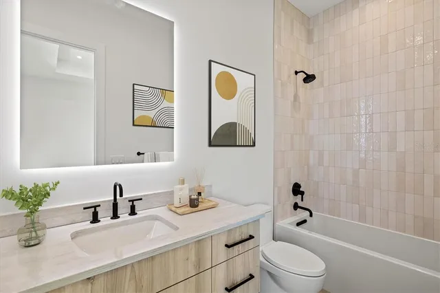 $5,650,000 | 524 Halyard Lane, Longboat Key, FL 34228