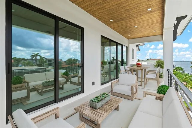 $5,650,000 | 524 Halyard Lane, Longboat Key, FL 34228