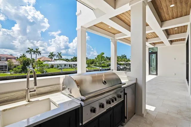 $5,650,000 | 524 Halyard Lane, Longboat Key, FL 34228