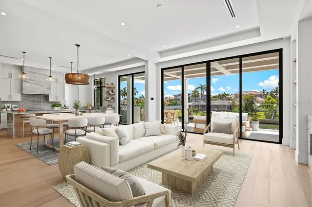 $5,650,000 | 524 Halyard Lane, Longboat Key, FL 34228