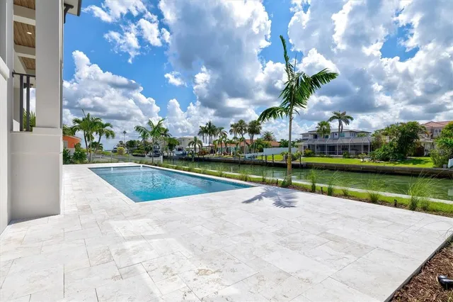 $5,650,000 | 524 Halyard Lane, Longboat Key, FL 34228