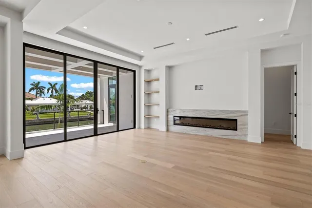 $5,650,000 | 524 Halyard Lane, Longboat Key, FL 34228