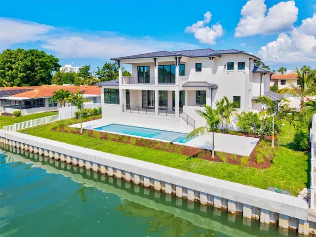 $5,650,000 | 524 Halyard Lane, Longboat Key, FL 34228