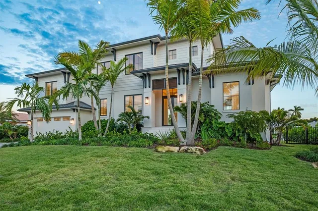 $5,650,000 | 524 Halyard Lane, Longboat Key, FL 34228