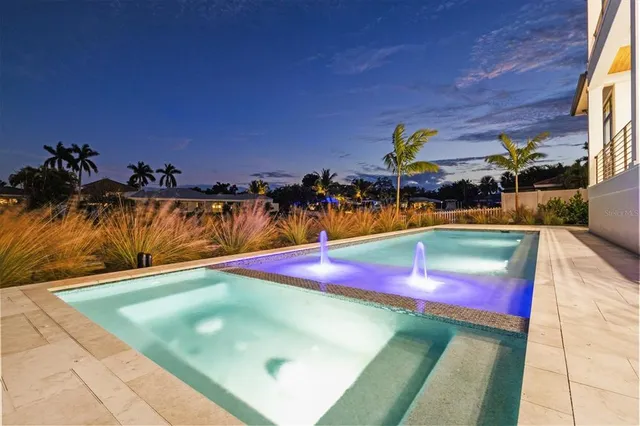 $5,650,000 | 524 Halyard Lane, Longboat Key, FL 34228