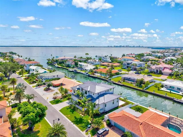 $5,650,000 | 524 Halyard Lane, Longboat Key, FL 34228