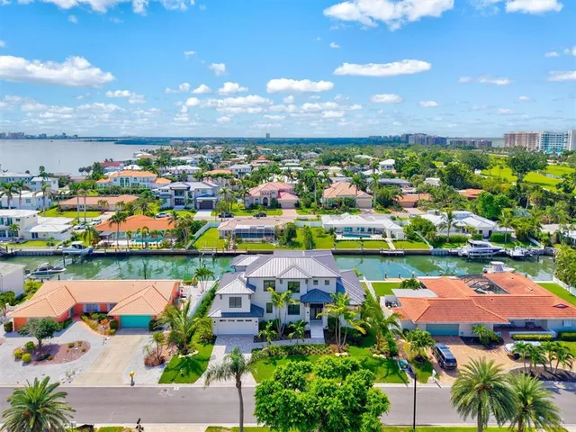 $5,650,000 | 524 Halyard Lane, Longboat Key, FL 34228