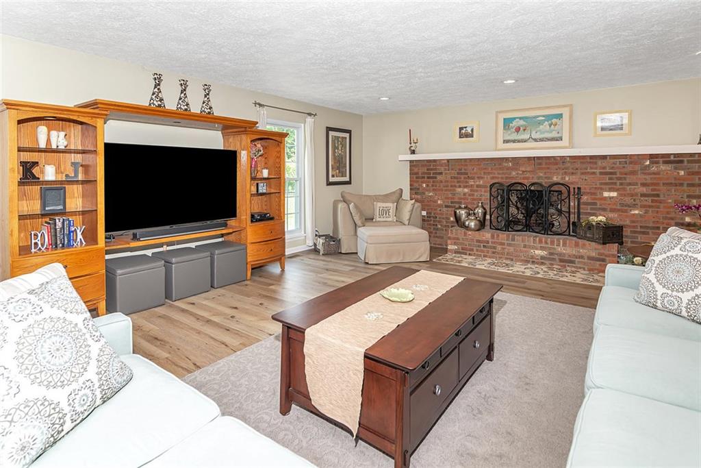 8601 Fox Ridge Lane Indianapolis, IN 46256 - Photo 8 of 30 Gallery Image 8
