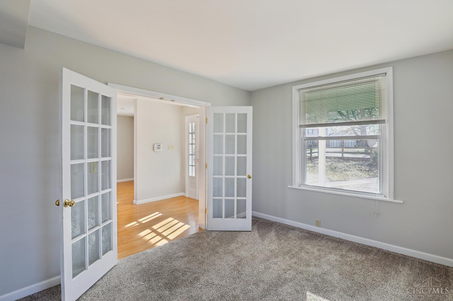 4046 Boomer Road Cincinnati, OH 45247 - Photo 4 of 36 Gallery Image 4