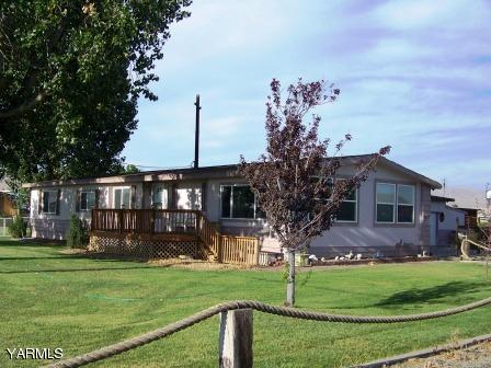 2607 Beaudry Road Yakima, WA 98901 - Photo 1 of 28 front view of house with a yard