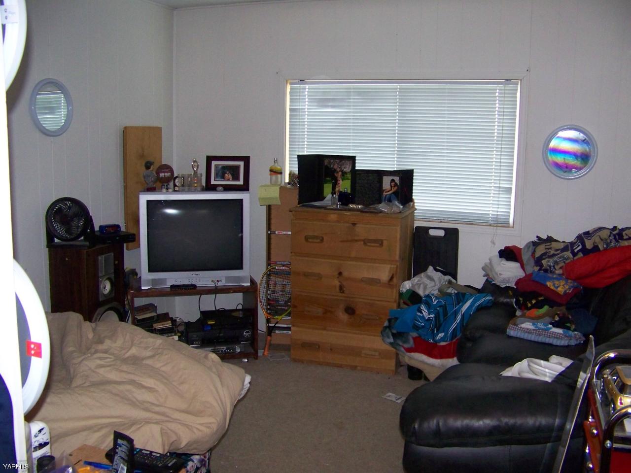 2607 Beaudry Road Yakima, WA 98901 - Photo 13 of 28 a living room with furniture and a flat screen tv