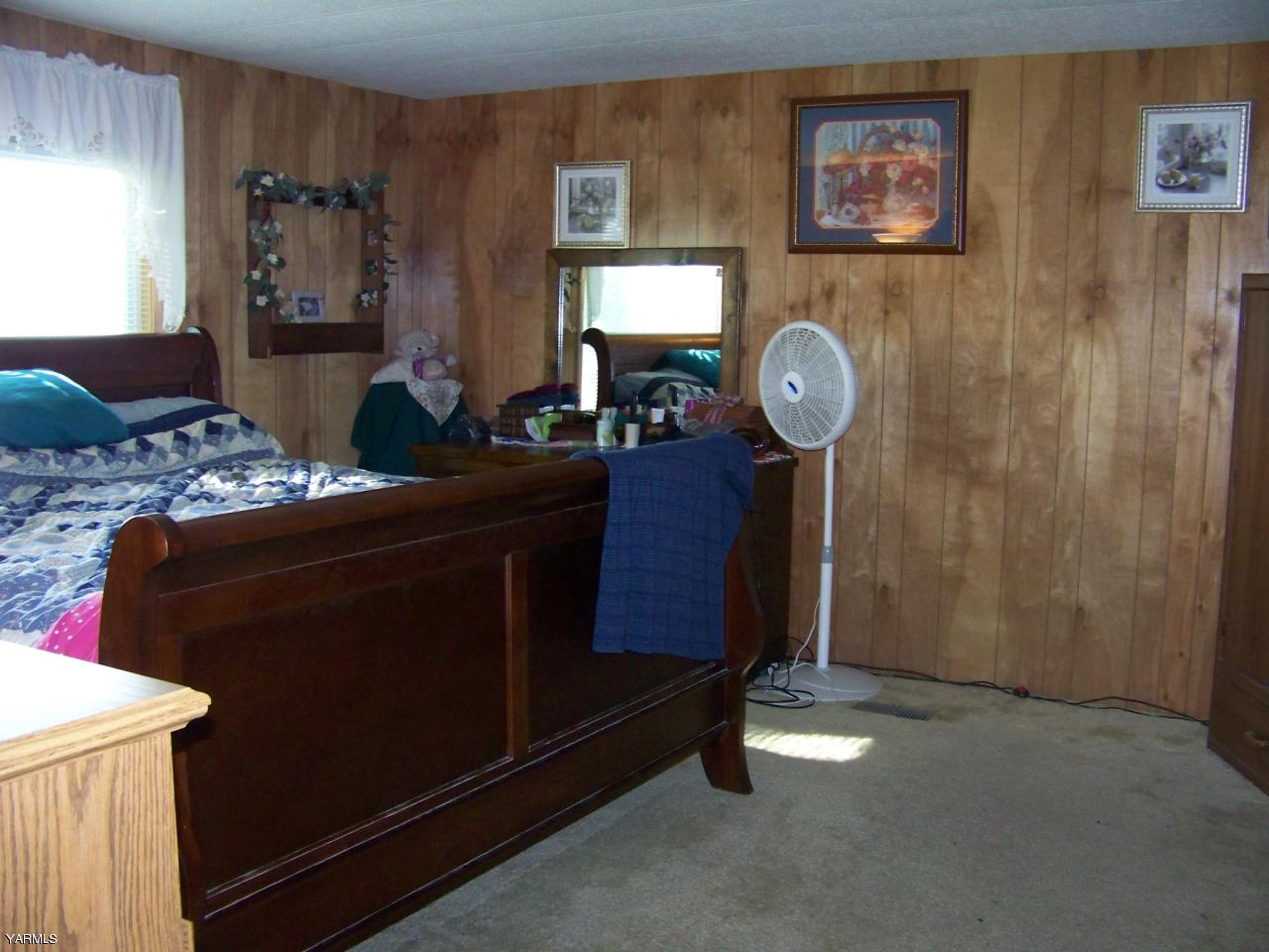 2607 Beaudry Road Yakima, WA 98901 - Photo 15 of 28 a living room with furniture