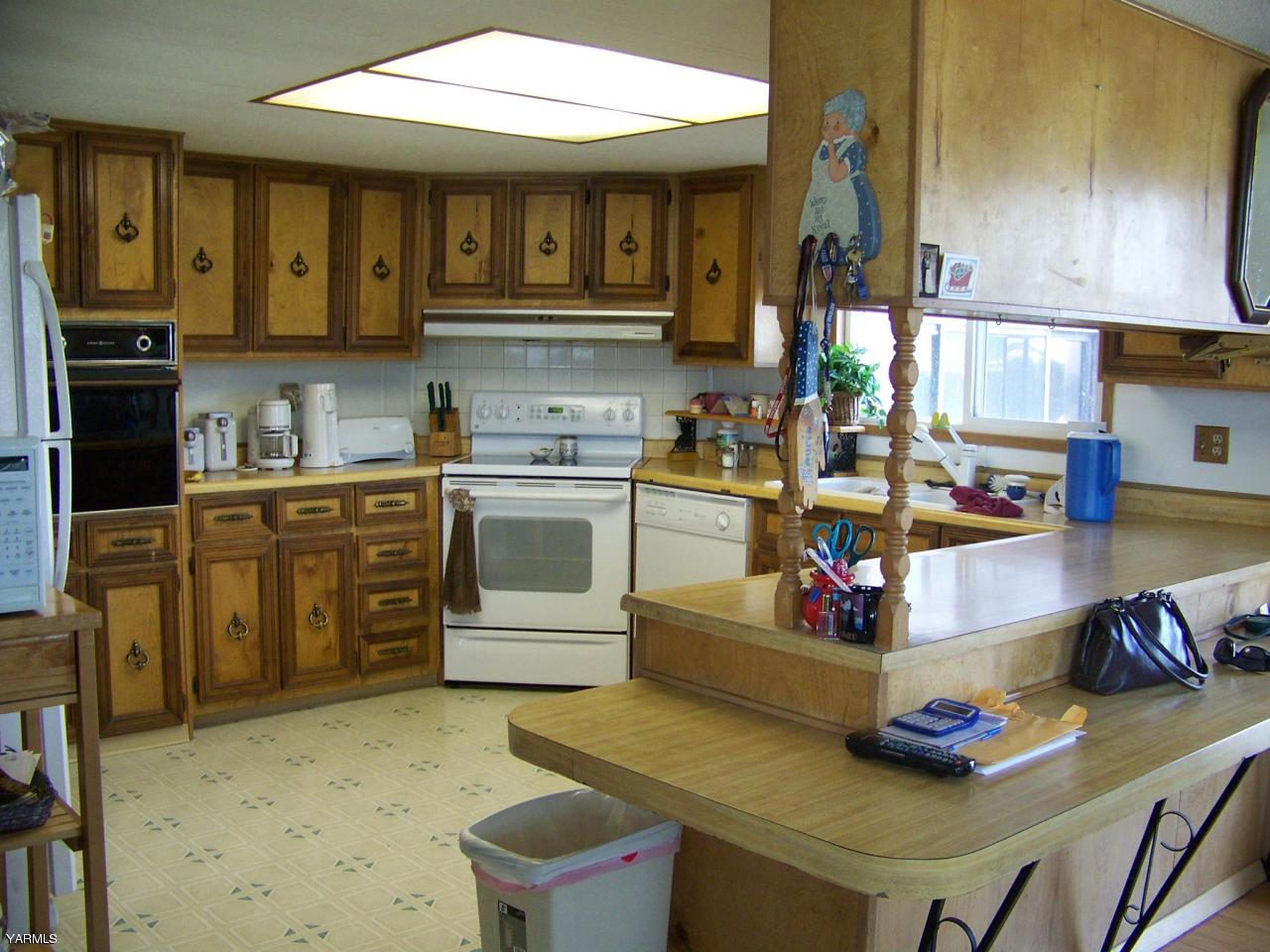 2607 Beaudry Road Yakima, WA 98901 - Photo 19 of 28 a kitchen with stainless steel appliances granite countertop a sink stove and cabinets