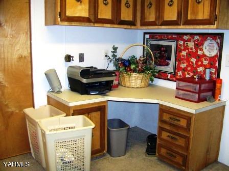 2607 Beaudry Road Yakima, WA 98901 - Photo 6 of 28 a utility room with dryer and washer
