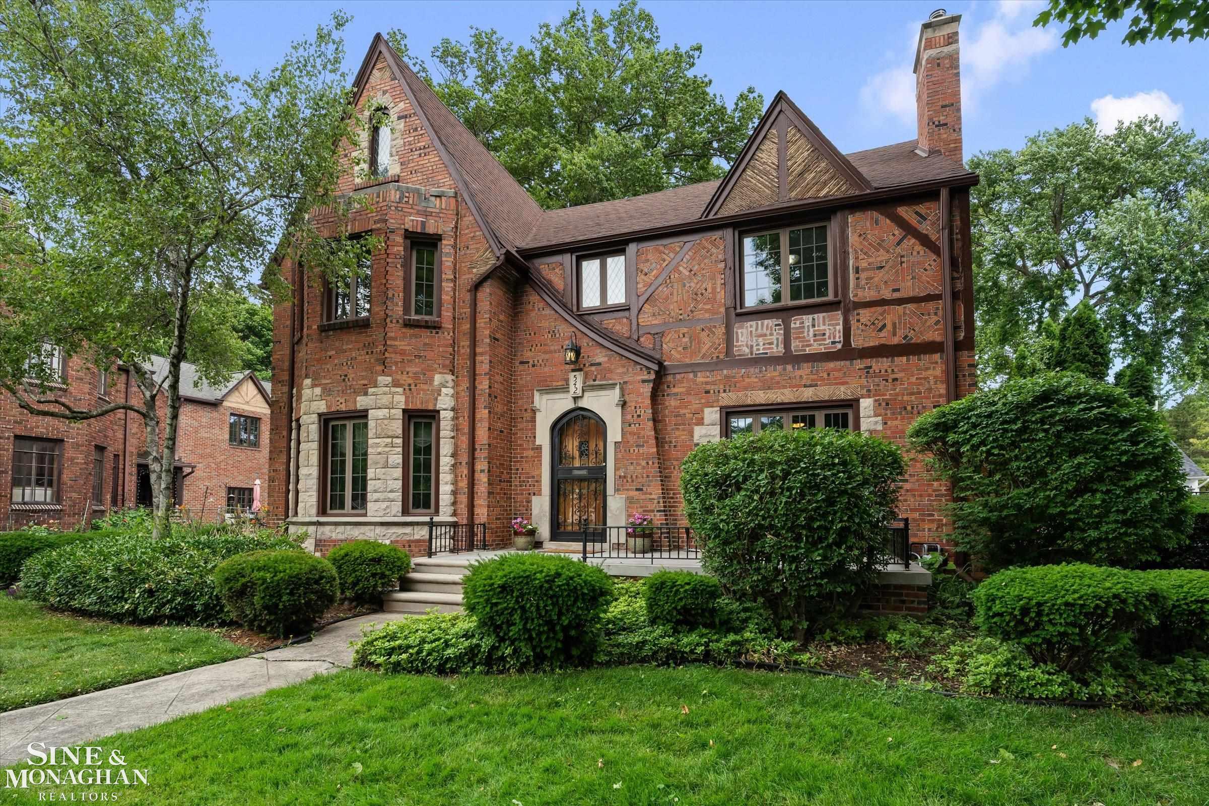 542 Lakepointe Street Grosse Pointe Park, MI 48230 - Photo 2 of 48