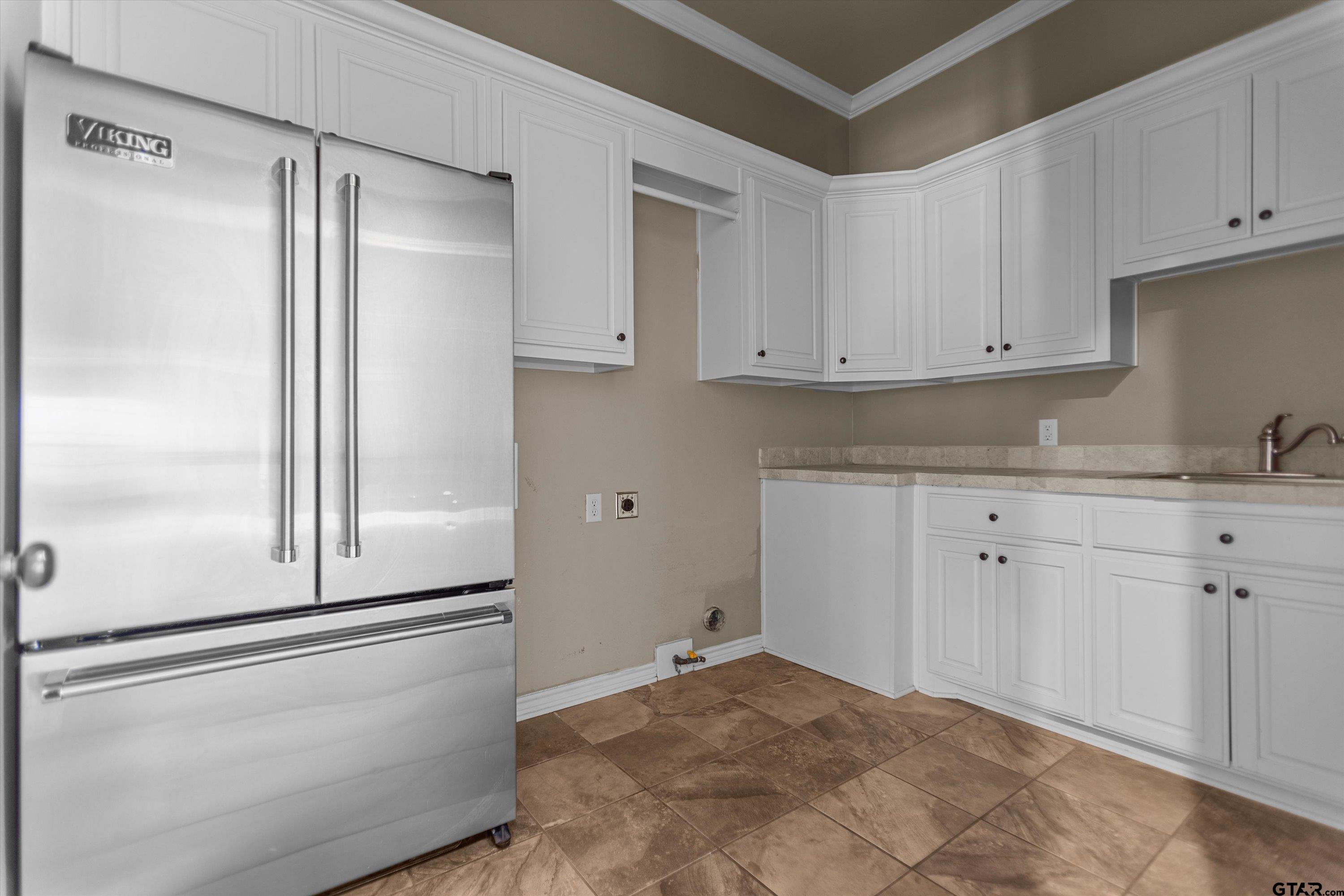 2312 Pinehurst Street Tyler, TX 75703 - Photo 35 of 43 a view of cabinets